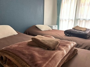 2 bedrooms, iron/ironing board, free WiFi