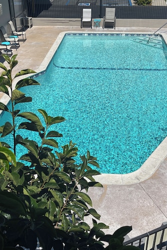 Huntington Suites