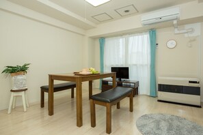 Room (503) | Living area | Flat-screen TV - Heights Showa 503 (Sapporo)