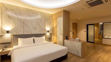 Presidential Room | In-room safe, individually decorated, desk, laptop workspace