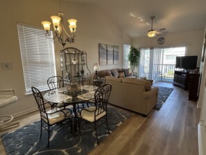 Smart-tv, een dvd-speler en een filmbibliotheek