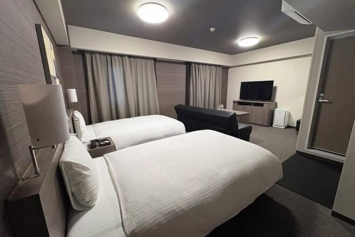 Desk, free WiFi, bed sheets