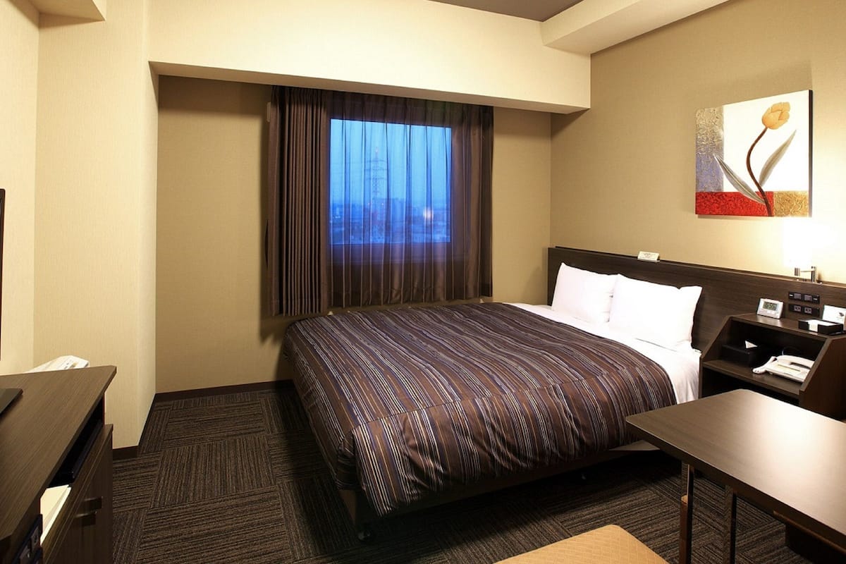 Small Double Room, Non Smoking | Desk, free WiFi, bed sheets