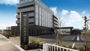 A modern hotel building with a sign reading "ROUTE INN HOTEL KOUTAIIN". - Hotel Route Inn Shinfuji Ekiminami (Fuji)