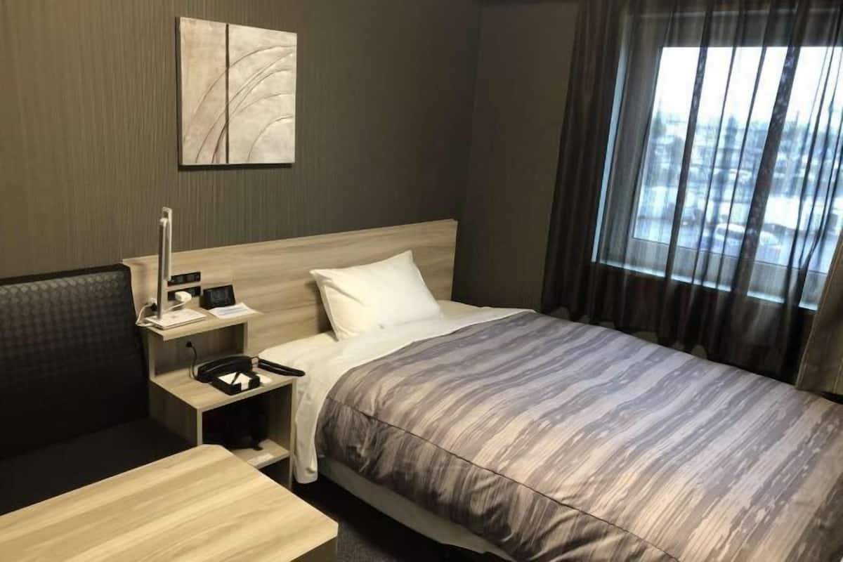 1 bedroom, desk, free WiFi, bed sheets