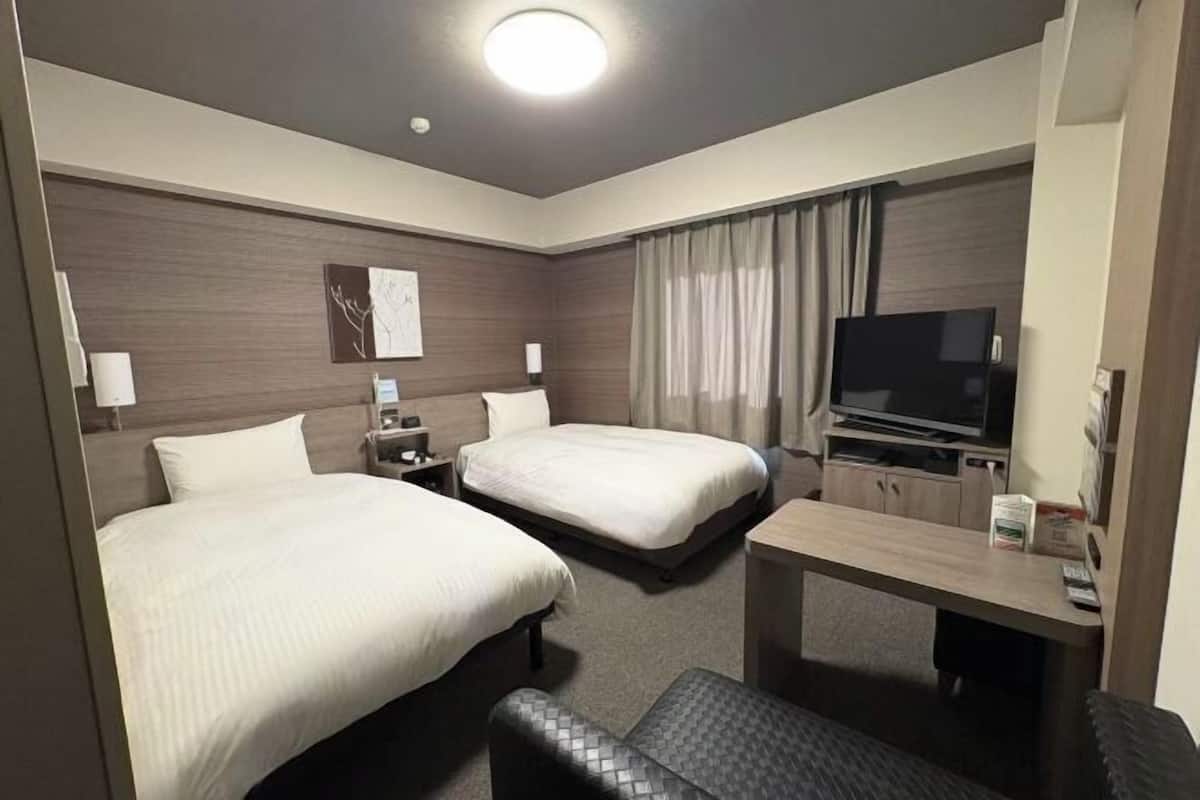 Desk, free WiFi, bed sheets