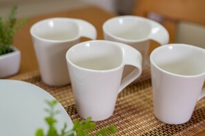 客房 (605) | 私人小型廚房 | 雪櫃、微波爐、爐具、電熱水壺