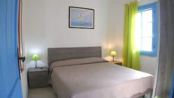 2 camere, una scrivania, ferro/asse da stiro, culla da viaggio