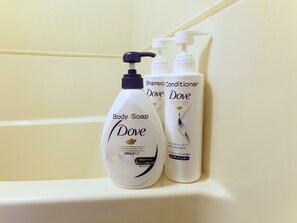 룸 (608) | 욕실 편의 시설 | 별도의 욕조 및 샤워 시설, 무료 세면용품, 헤어드 라이어, 슬리퍼