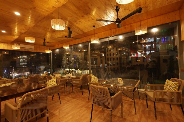 Restaurant - The Lily Hotel (Rishikesh)