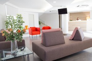 Lobby sitting area - Hotel Grel (Chiaramonte Gulfi)