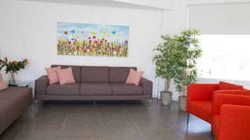 Coin salon dans le hall