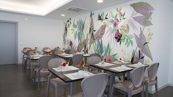 TĂ€gliches nach Wunsch zubereitetes FrĂŒhstĂŒck (7.5 EUR pro Person)