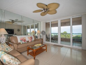 TV - Crescent Beach Club 3B Beachfront Views of the Gulf (Clearwater Beach)