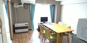 Quarto (702) | Opções para refeição no quarto