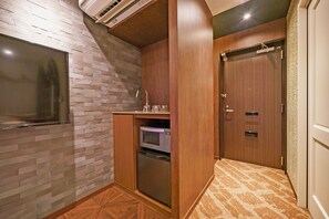 Kjøleskap, mikrobølgeovn og vannkoker