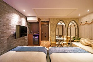 1 bedroom, desk, laptop workspace, blackout drapes - Beautemps (Osaka)