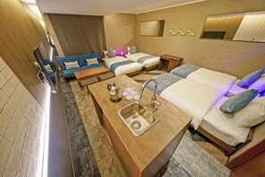 Standard Apartment (A Type) | Private kitchenette | Fridge, microwave, electric kettle - Beautemps (Osaka)