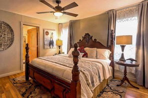 3 bedrooms, desk, iron/ironing board, internet