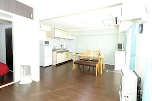 Room (703) | Living area | Flat-screen TV