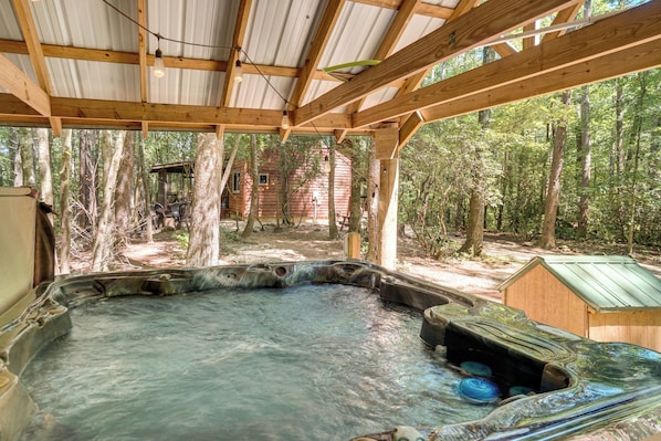 Outdoor spa tub