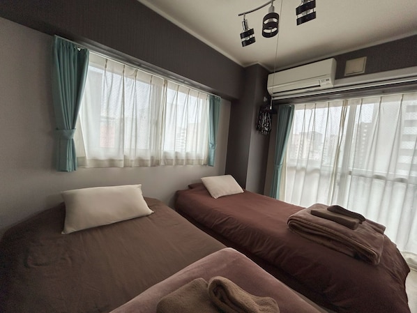 Room (705) | 2 bedrooms, iron/ironing board, free WiFi