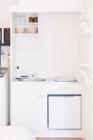 Fridge, microwave, electric kettle, cookware/dishes/utensils - Shimanouchi MGI (Osaka)