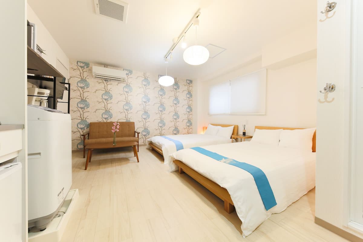 Room (502)