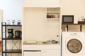 Fridge, microwave, electric kettle, cookware/dishes/utensils - Shimanouchi MGI (Osaka)