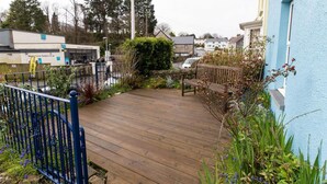 Unclassified image, 4 of 11, button - Anchor Cottage (Tenby)