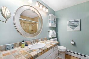 Towels - Dreamy escape on the water of Crystal Lake w/ spacious deck & private dock (Beulah)