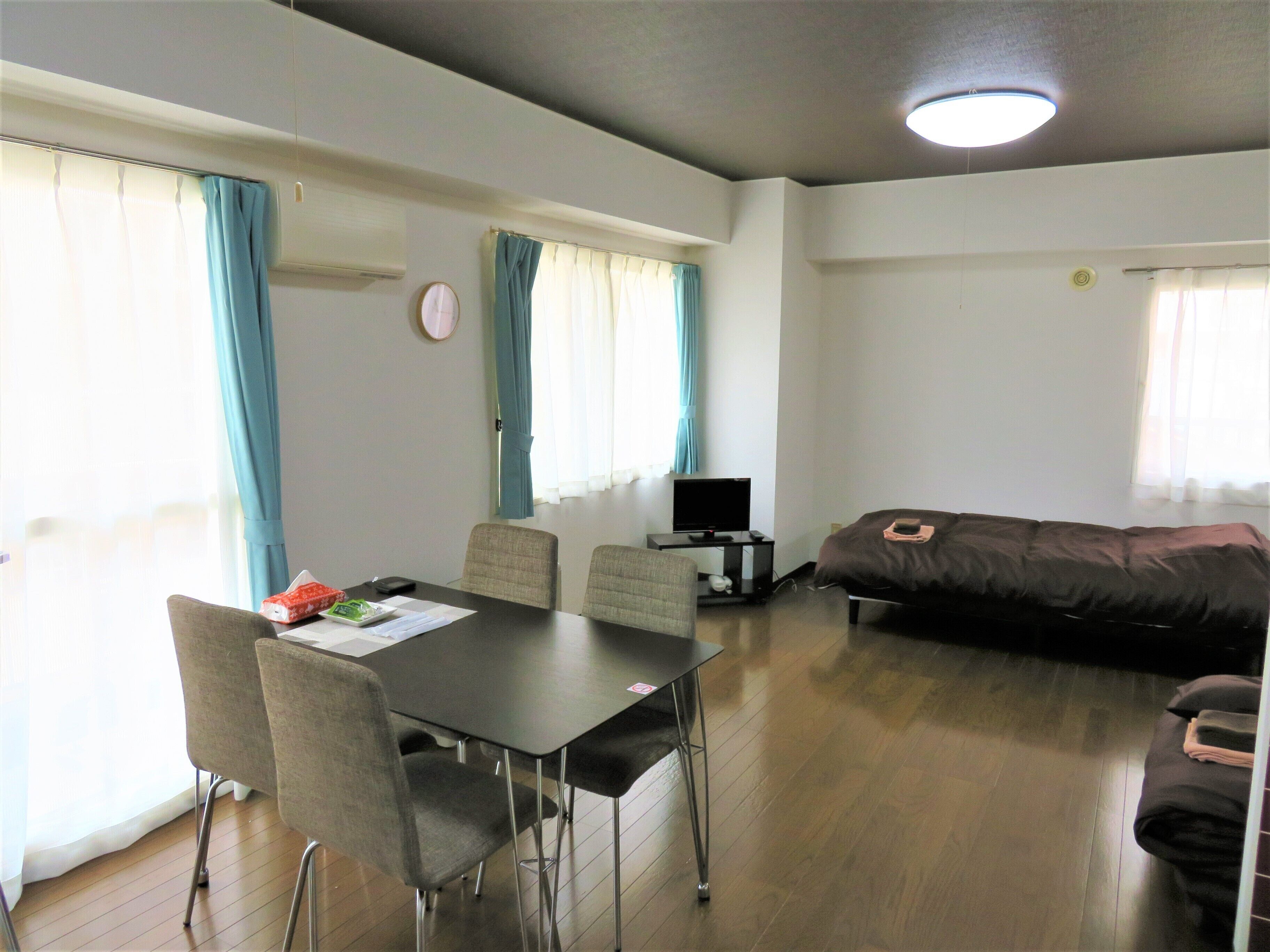 Room (311) | Living area | Flat-screen TV