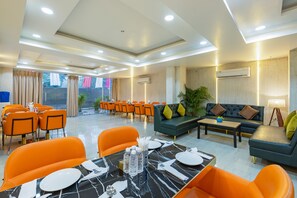Restaurant - Aadat Hotel Subhash Chowk Gurgaon (Gurugram)