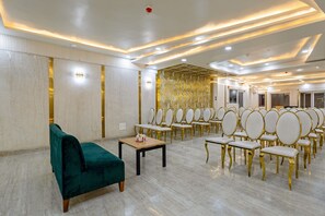 Banquet hall - Aadat Hotel Subhash Chowk Gurgaon (Gurugram)