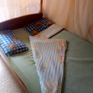 Free WiFi, bed sheets - Kibiro Lodge (Naivasha)