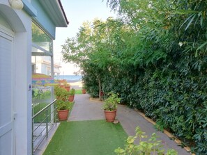 Caja de seguridad en la habitación y cortinas blackout
