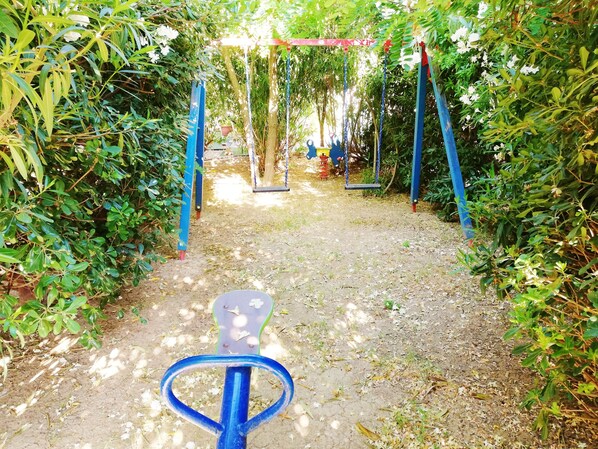 Children’s play area – outdoor