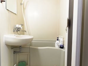 Room (611) | Bathroom | Separate tub and shower, free toiletries, hair dryer, slippers