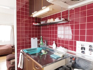 Room (611) | Private kitchenette | Fridge, microwave, stovetop, electric kettle - PEOPLE NoIII 611 (Sapporo)