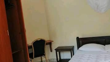 Single Room | Iron/ironing board, free WiFi, bed sheets