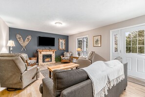 TV, lareira, DVD player