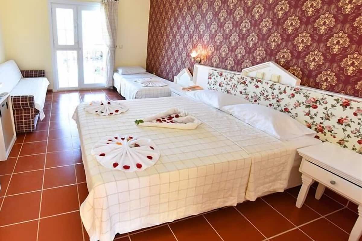 Economy Room | Blackout drapes, soundproofing, iron/ironing board (on request)