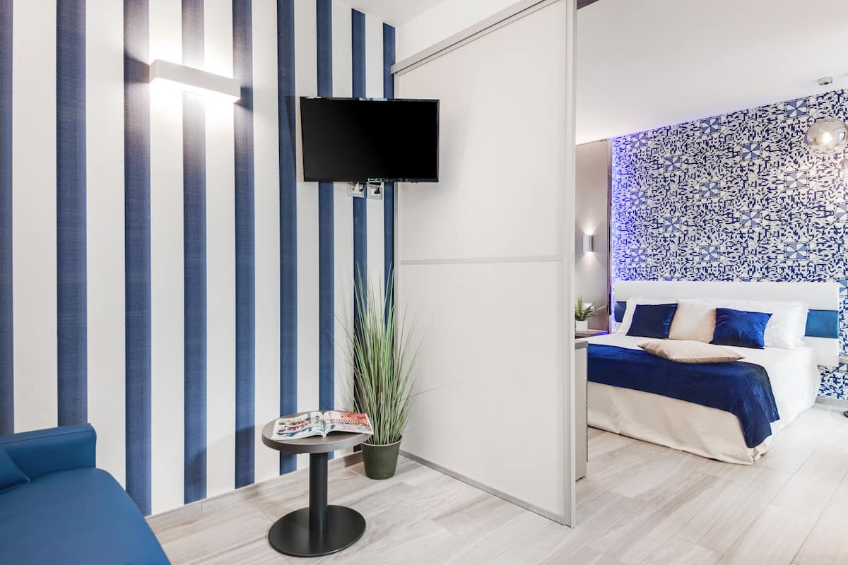 Junior Suite | 1 bedroom, in-room safe, individually furnished, desk