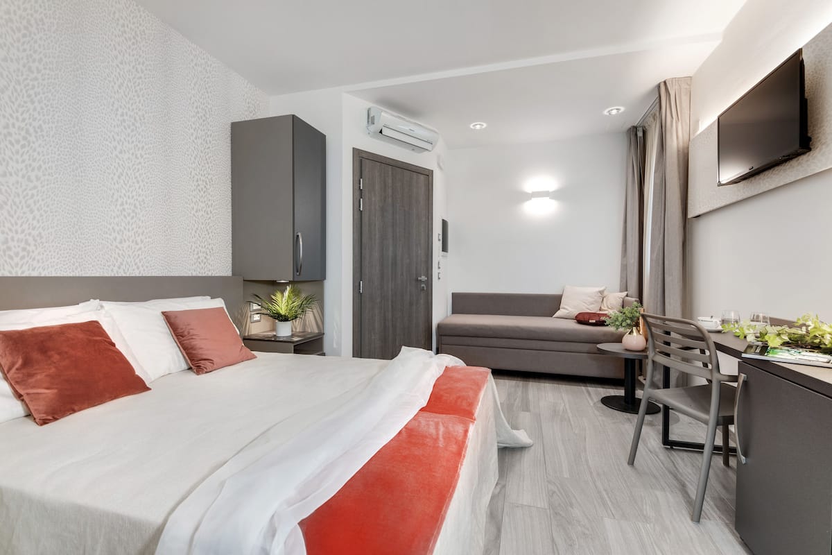 Deluxe Quadruple Room | 1 bedroom, in-room safe, individually furnished, desk