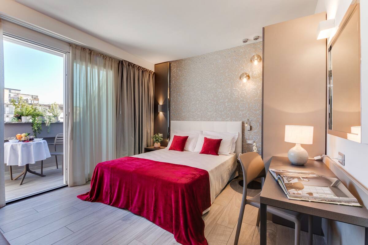 Deluxe Double or Twin Room | 1 bedroom, in-room safe, individually furnished, desk