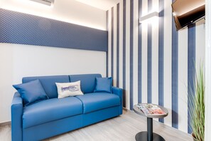 Junior-svíta | Öryggishólf í herbergi, sérvalin húsgögn, skrifborð