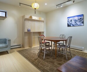 Dining - Downtown Carbondale Parkside Retreat | Oasis (Carbondale)