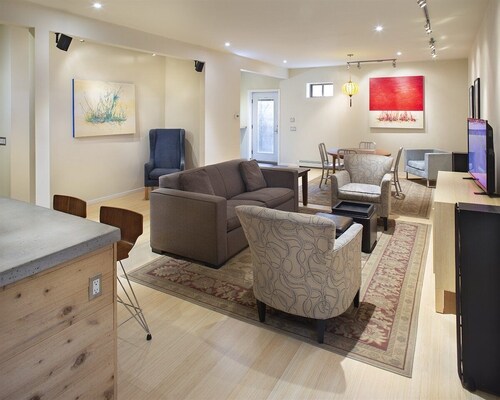 Carbondale Oasis | Parkside, Spacious, D/T, Modern