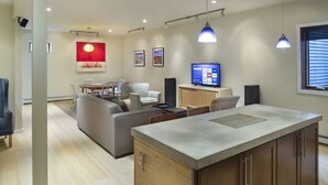 A modern kitchen with a central island, dining area with a table and chairs, and a living room with a sofa and chairs. - Downtown Carbondale Retreat Next to Sopris Park, Walkable & Dog-Friendly (Carbondale)