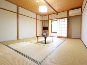 Firemannsrom (Japanese style, 10 tatami mats) | Wi-fi (inkludert) og sengetøy